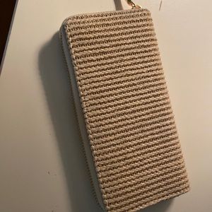 Woven wallet/clutch